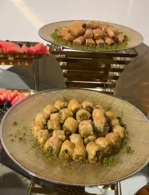 الحلويات